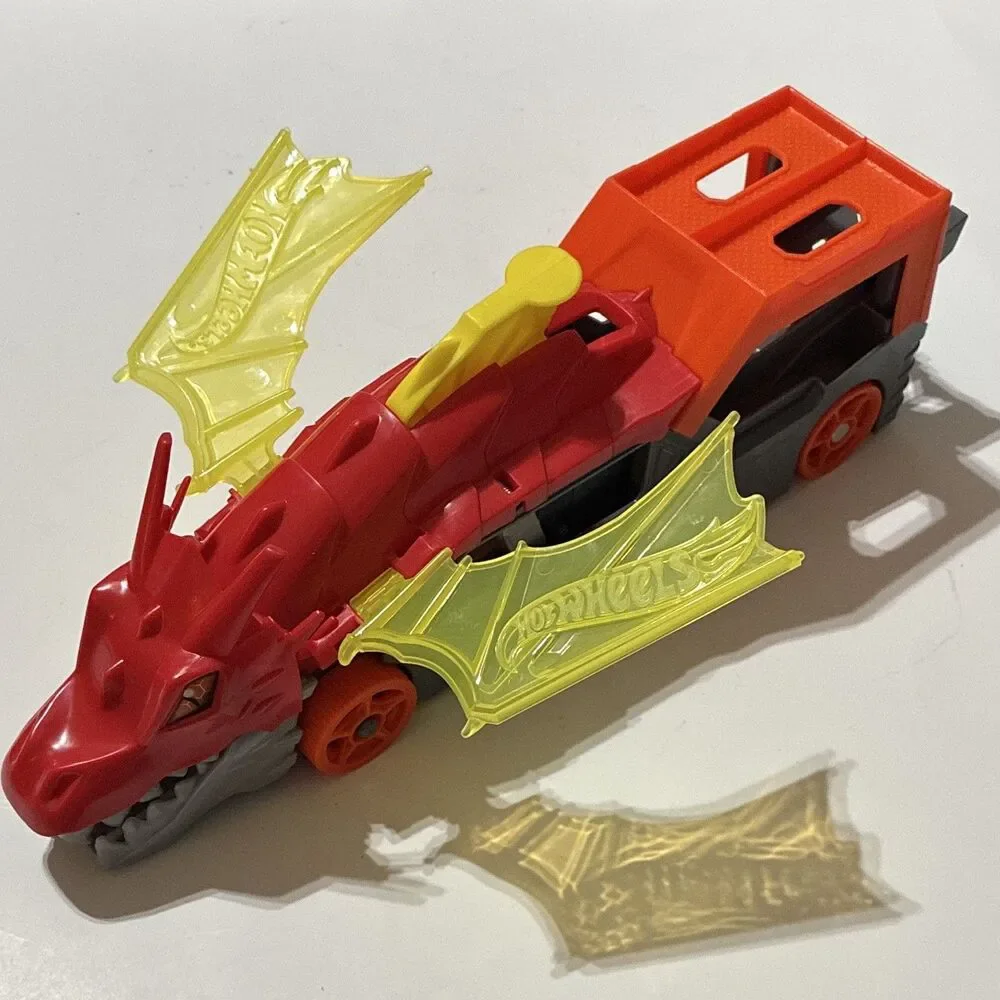 Hot Wheels Dragon Hauler Transporter GVH88 Car Carrier Truck 2020 Mattel Toy